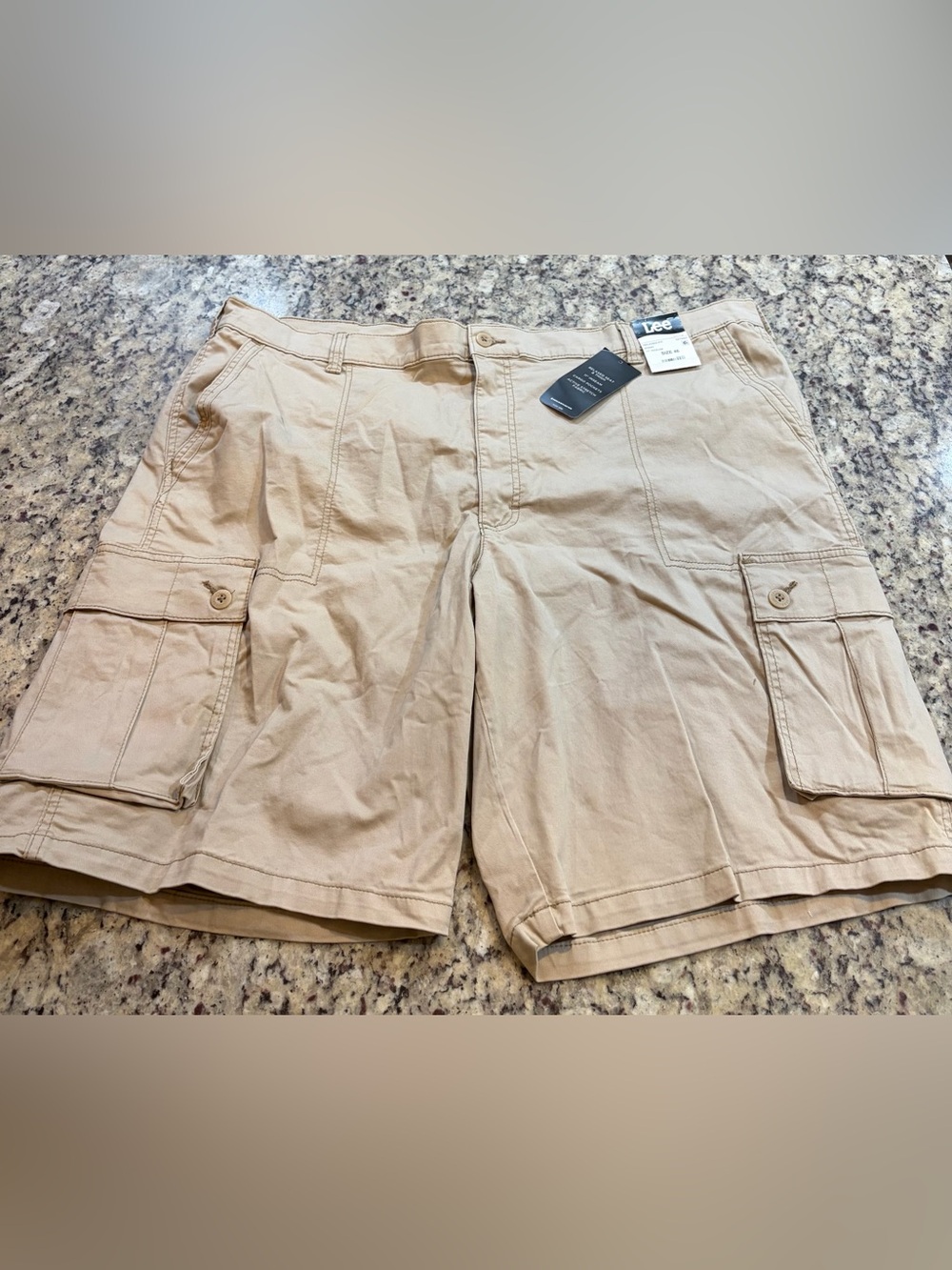 Lee Men’s Tan Cargo Shorts with Pockets